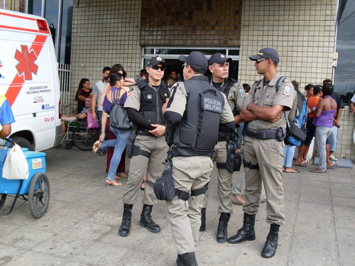 Os policias militares conduziram o apenado ferido para o Hospital