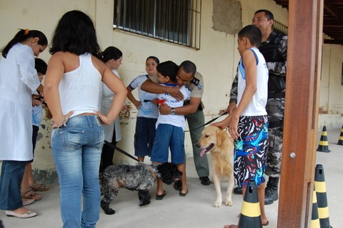 As crianças aplaudiram a apresentação