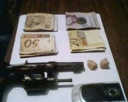 Material apreendido com o fugitivo