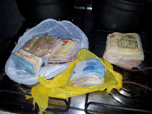 Adriana da Silva (conhecida como Buda) estava com R$ 8.710 em espécie