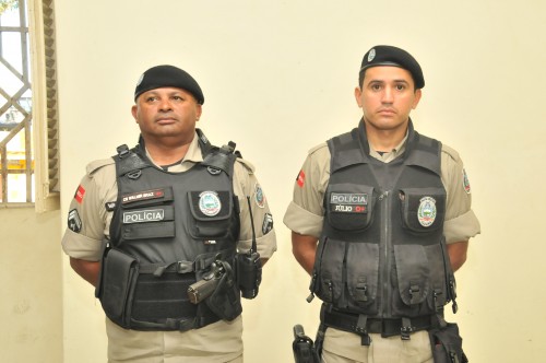 Policiais que realizaram a prisão (Cabo Valmir Braz e Soldado Júlio)