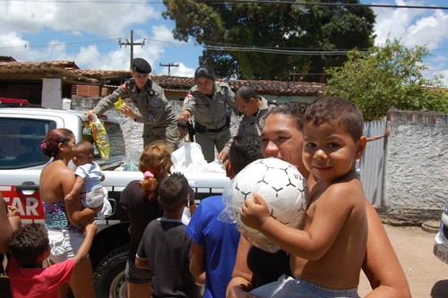Surpresa agradou garotada no dia que antecede o Dia das Crianças (Fotos: Werneck Moreno)