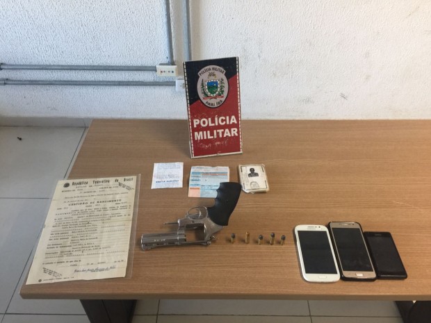 Uma das armas apreendidas.