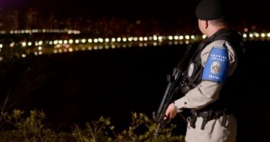 Polícia Militar prende suspeitos de crimes em Minas Gerais e Rio Grande do Norte durante abordagem na orla de João Pessoa Polícia Militar prende suspeitos de crimes em Minas Gerais e Rio Grande do Norte durante abordagem na orla de João Pessoa