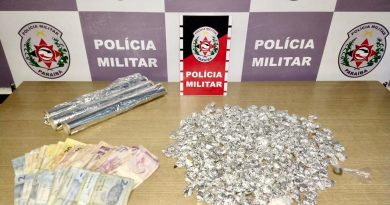 Polícia Militar apreende mais de 300 papelotes de maconha com suspeitos de tráfico na Zona Norte da Capital Polícia Militar apreende mais de 300 papelotes de maconha com suspeitos de tráfico na Zona Norte da Capital