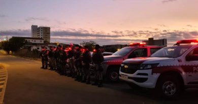 Polícia Militar impede homicídio no sertão, prende dupla e apreende armas de fogo que seriam usadas no crime Polícia Militar impede homicídio no sertão, prende dupla e apreende armas de fogo que seriam usadas no crime