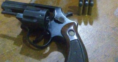 Suspeito é flagrado com arma ao ser abordado em Rodovia do Sertão da Paraíba Suspeito é flagrado com arma ao ser abordado em Rodovia do Sertão da Paraíba
