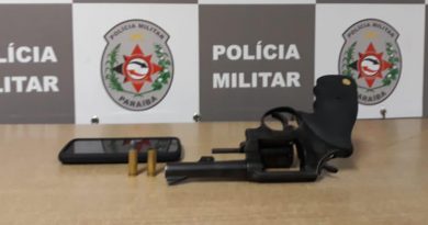 Polícia Militar prende suspeito de praticar assalto a mão armada no centro da Capital Polícia Militar prende suspeito de praticar assalto a mão armada no centro da Capital