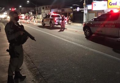 Polícia Militar intensifica ações na zona sul da capital e prende três suspeitos com armas de fogo e drogas