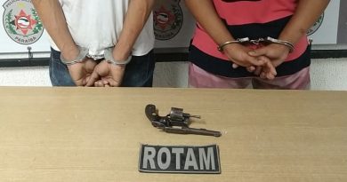 Polícia Militar prende suspeitos de roubar celulares de mulheres em João Pessoa Polícia Militar prende suspeitos de roubar celulares de mulheres em João Pessoa