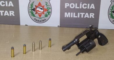 Adolescente é apreendido com um revólver durante a madrugada em João Pessoa Adolescente é apreendido com um revólver durante a madrugada em João Pessoa