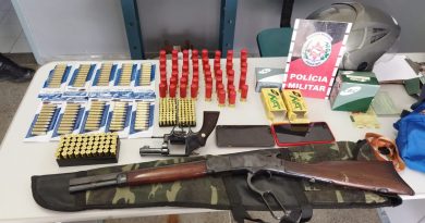 Polícia Militar intercepta carregamento com 300 munições e duas armas em Campina Grande Polícia Militar intercepta carregamento com 300 munições e duas armas em Campina Grande
