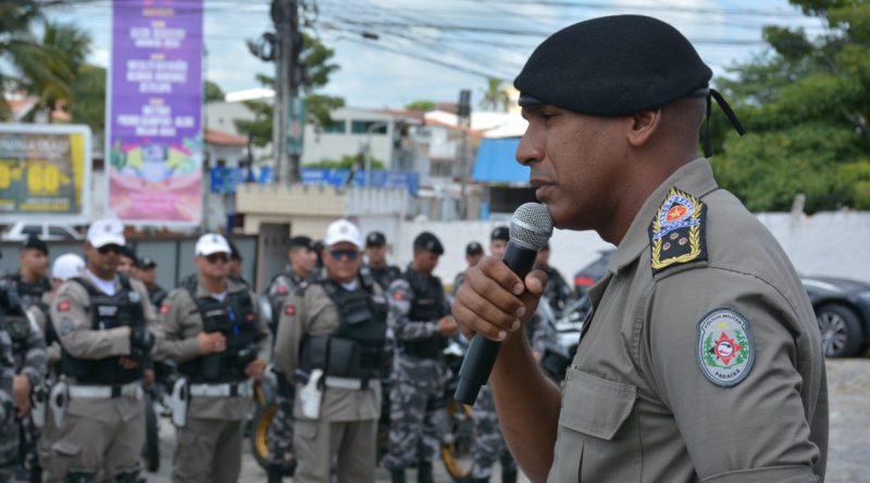 Comandante-geral da PM condecora policiais, entrega equipamentos e anuncia novidades em CG