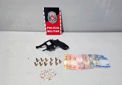 Polícia Militar apreende arma e drogas na cidade de Mataraca Polícia Militar apreende arma e drogas na cidade de Mataraca