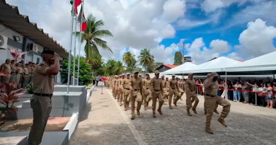 Alunos soldados recebem a primeira farda da PM e comandante-geral destaca avanços na tropa