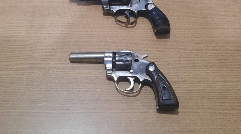 PM apreende duas armas e evita crimes na cidade de Campina Grande PM apreende duas armas e evita crimes na cidade de Campina Grande