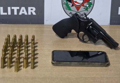 Polícia MIlitar prende homem com tornozeleira e apreende arma de fogo