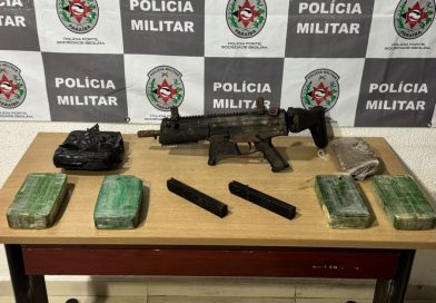 Polícia Militar apreende submetralhadora e drogas enterradas em uma mata de João Pessoa