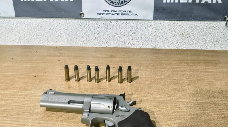 Polícia Militar apreende arma após denúncia em bairro de João Pessoa