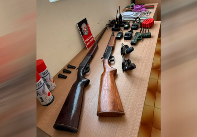 Polícia Militar prende grupo criminoso e apreende armas, drogas e moto roubada em Santa Luzia-PB