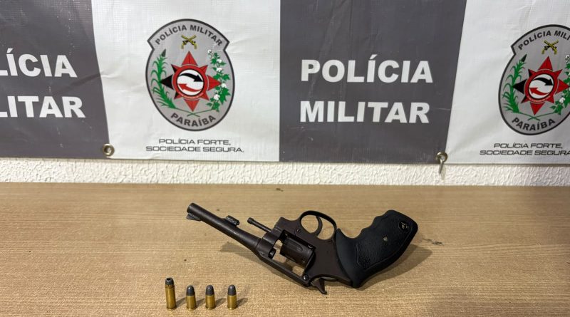 Polícia Militar apreende arma após surpreender grupo suspeito em bairro da Capital